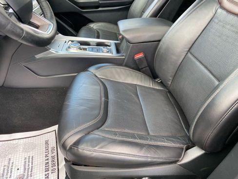 Used 2020 Ford Explorer Platinum w/ Premium Technology Package AWD/4WD image 11