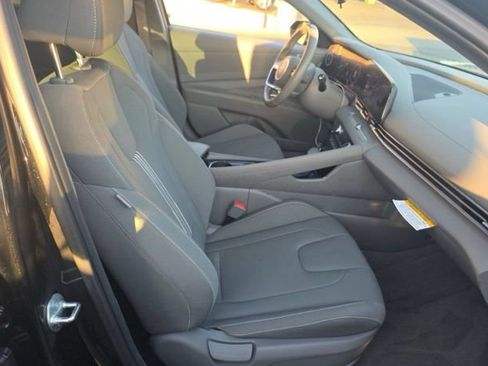 Certified 2025 Hyundai Elantra SEL FWD image 14