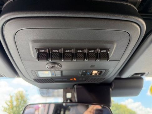 New 2025 Ford Bronco Badlands image 11