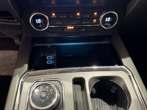 Used 2019 Ford Expedition XLT RWD image 16