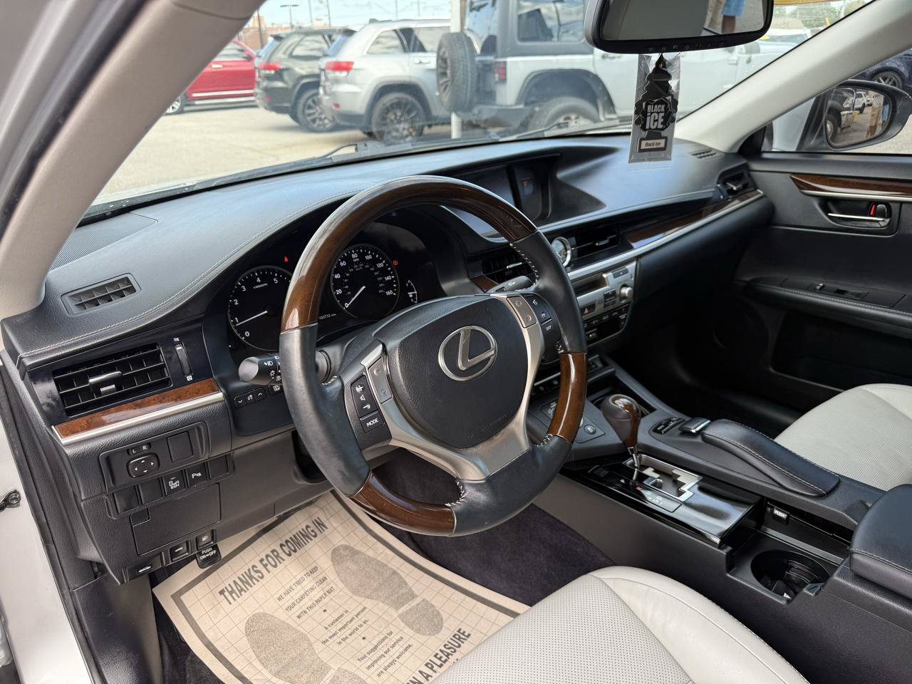 Used 2014 Lexus ES 350 w/ Luxury Package FWD image 8