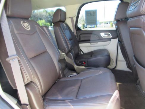 Used 2013 Cadillac Escalade Platinum image 32