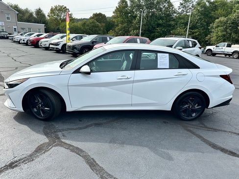 Used 2023 Hyundai Elantra SEL w/ Cargo Package image 3