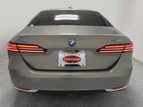 Used 2026 BMW i5 eDrive40 w/ Premium Package RWD image 4