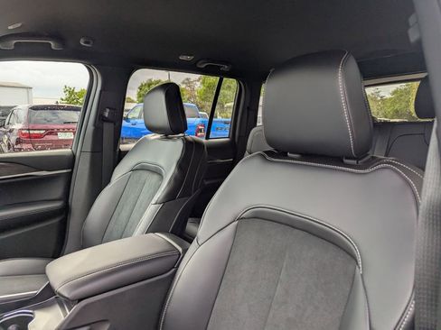 New 2026 Jeep Grand Cherokee Altitude image 11