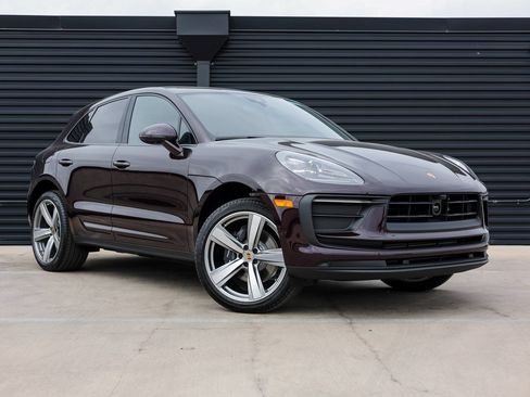 Certified 2026 Porsche Macan AWD/4WD image 9