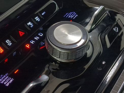 Used 2023 Jeep Wagoneer Series III w/ Preferred Equipment Group image 16