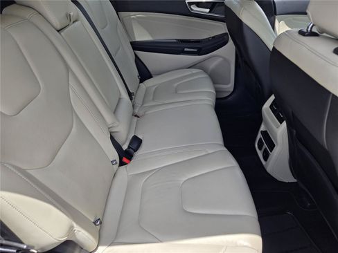 Used 2018 Ford Edge Titanium w/ Technology Package AWD/4WD image 29