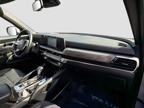 Used 2025 Kia Telluride EX X-Line AWD/4WD image 32
