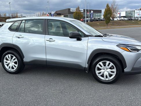 Used 2022 Toyota Corolla Cross L image 3