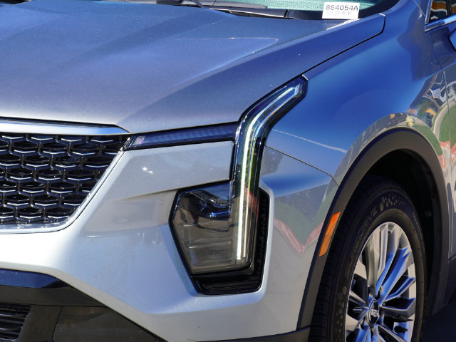 Used 2025 Cadillac XT4 Premium Luxury FWD image 8