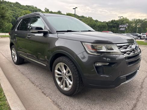 Used 2018 Ford Explorer XLT w/ Equipment Group 202A AWD/4WD image 3