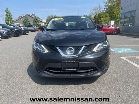 Used 2018 Nissan Rogue Sport SV AWD/4WD image 2