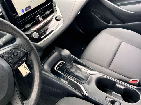Used 2025 Toyota Corolla LE FWD image 16