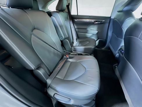 Certified 2025 Toyota Highlander Limited AWD/4WD image 26