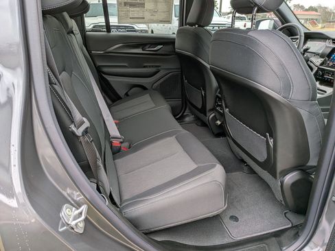 New 2025 Jeep Grand Cherokee Laredo w/ Luxury Tech Group I image 31