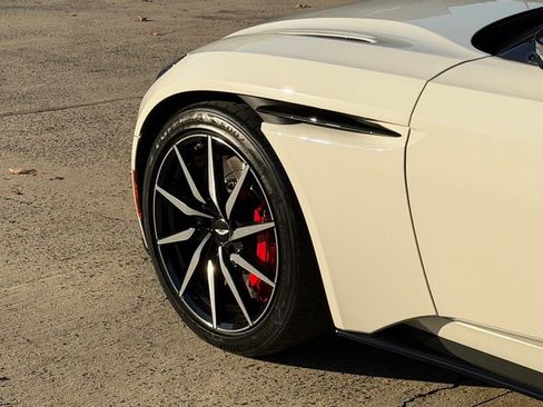 Used 2019 Aston Martin DB11 Volante image 9