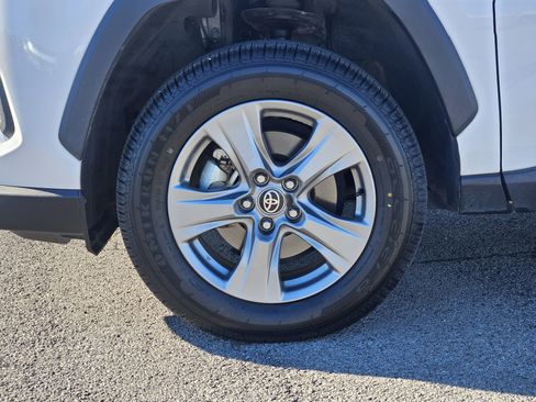 Used 2022 Toyota RAV4 XLE image 11