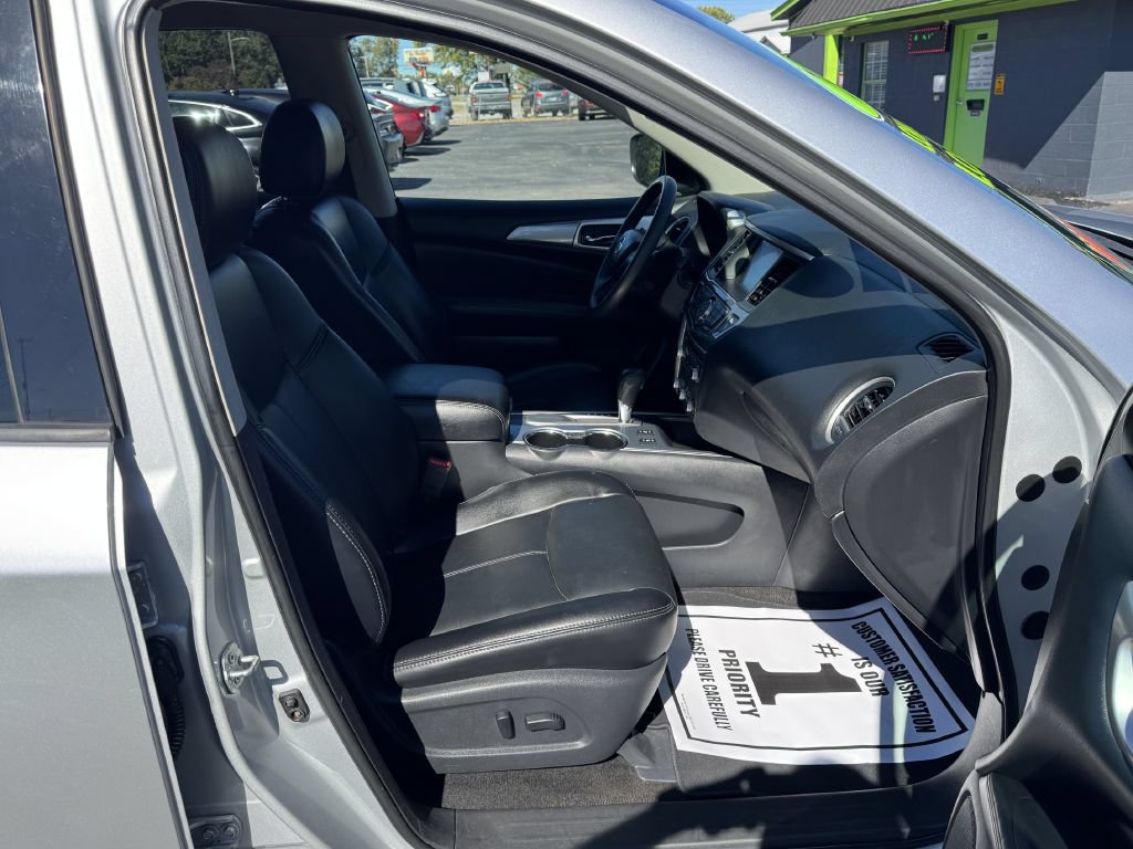 Used 2018 Nissan Pathfinder SL FWD image 9