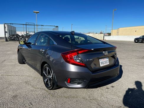 Used 2018 Honda Civic Touring image 5