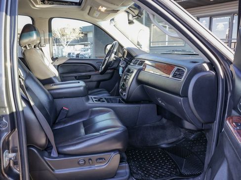 Used 2011 GMC Yukon XL SLT AWD/4WD image 26