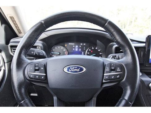 Used 2020 Ford Explorer XLT AWD/4WD image 17