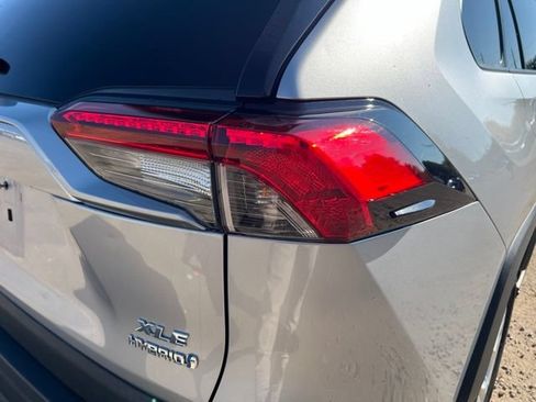Used 2021 Toyota RAV4 XLE w/ Carpet Mat Package (TMS) AWD/4WD image 11