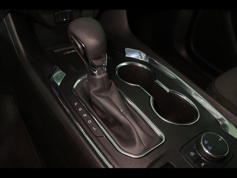 Used 2023 Chevrolet Traverse LT image 30