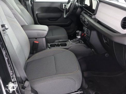Used 2025 Jeep Wrangler Willys image 22