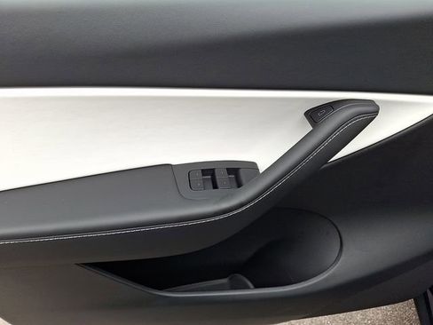 Used 2021 Tesla Model Y Long Range image 14