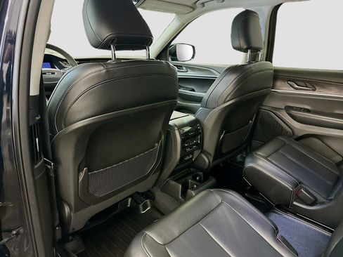 Used 2023 Jeep Grand Cherokee L Limited image 28