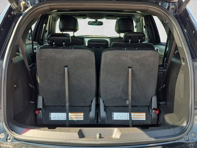 Used 2014 Ford Explorer XLT w/ Equipment Group 202A AWD/4WD image 6