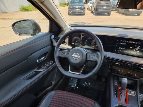 Used 2025 Nissan Kicks SR AWD/4WD image 13