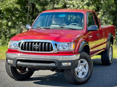 Used 2004 Toyota Tacoma 4x4 Xtracab w/ SR5 Pkg image 1