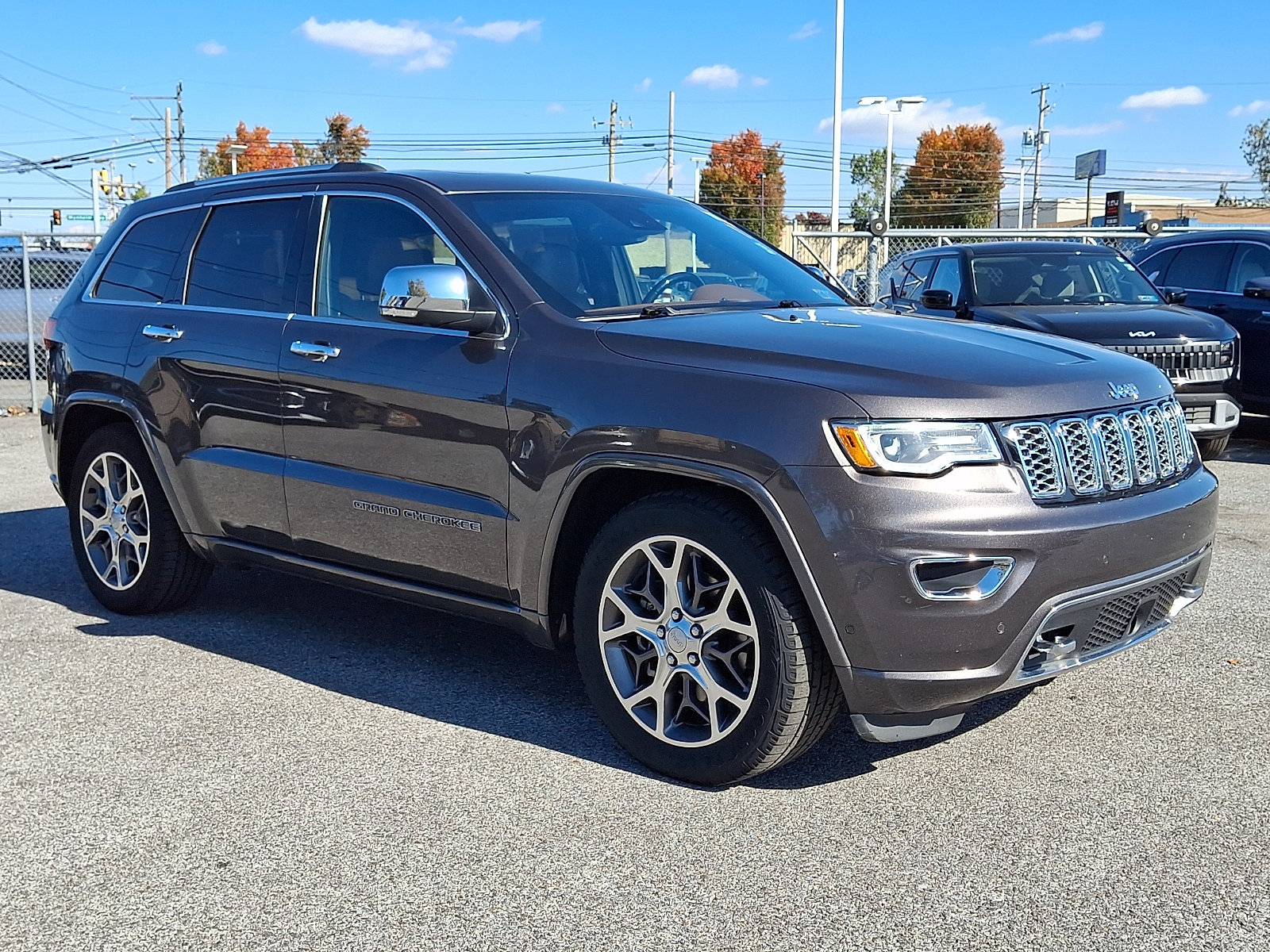 Used 2021 Jeep Grand Cherokee Overland AWD/4WD image 3