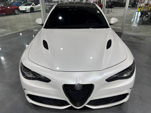 Used 2017 Alfa Romeo Giulia Quadrifoglio image 32
