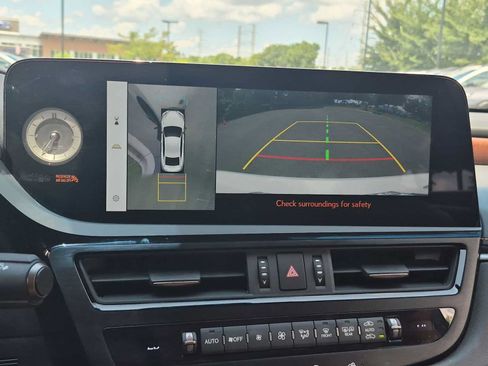 Used 2024 Lexus ES 300h w/ Technology Package FWD image 29