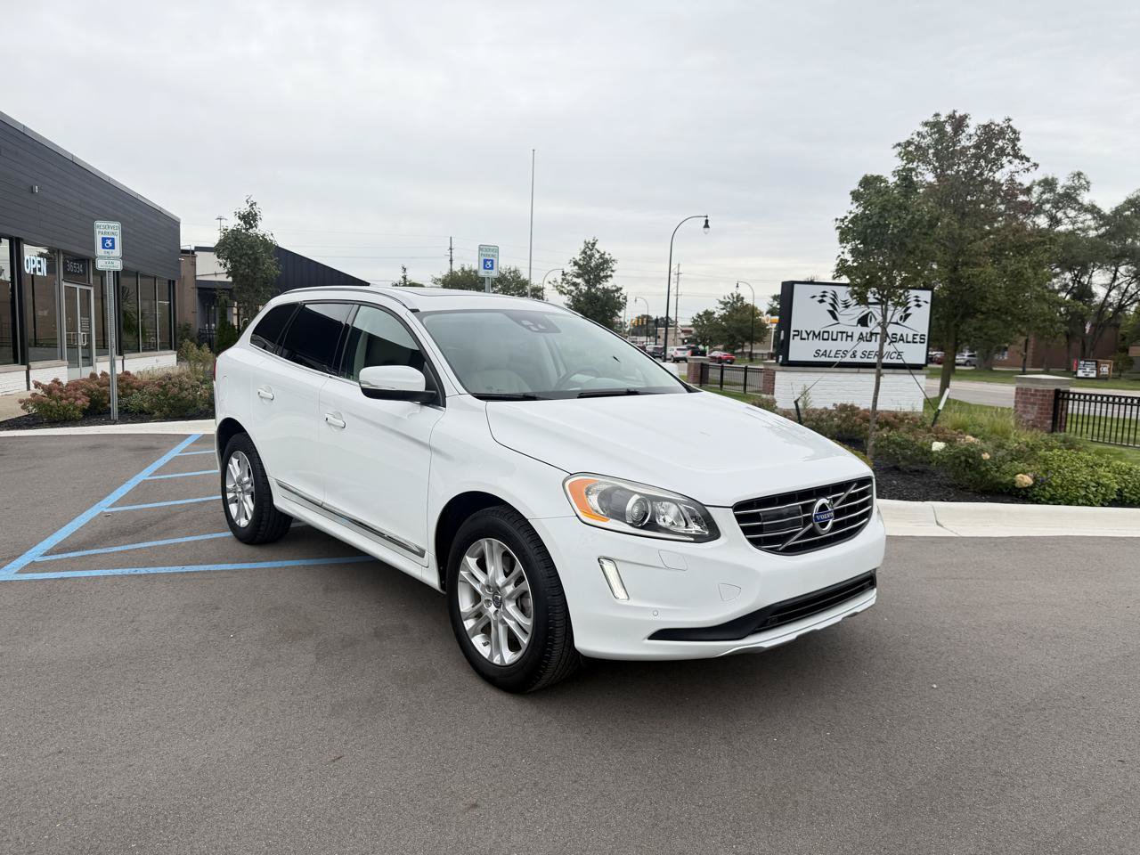 Used 2015 Volvo XC60 T5 Platinum AWD/4WD image 3