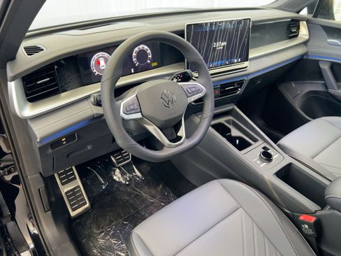 New 2026 Volkswagen Tiguan SE R-Line image 4