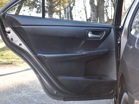 Used 2015 Toyota Camry LE FWD image 10
