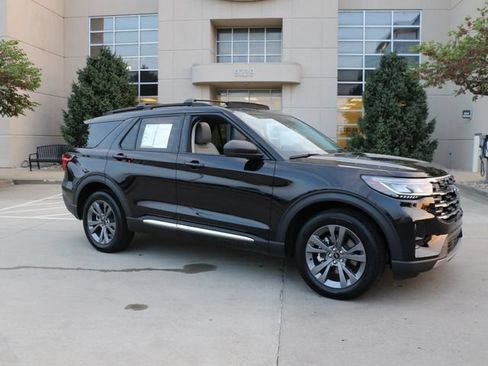 Used 2025 Ford Explorer Active w/ Active Comfort Package AWD/4WD image 1