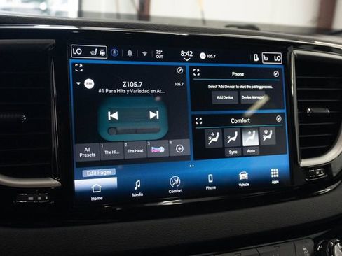 Used 2025 Chrysler Pacifica Select FWD image 4