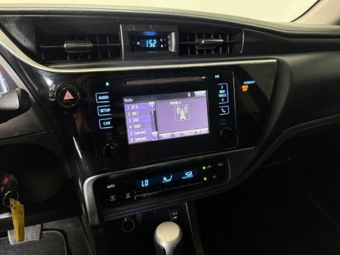 Used 2018 Toyota Corolla SE FWD image 14