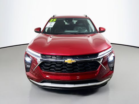 Used 2025 Chevrolet Trax LT w/ LT Convenience Package image 11