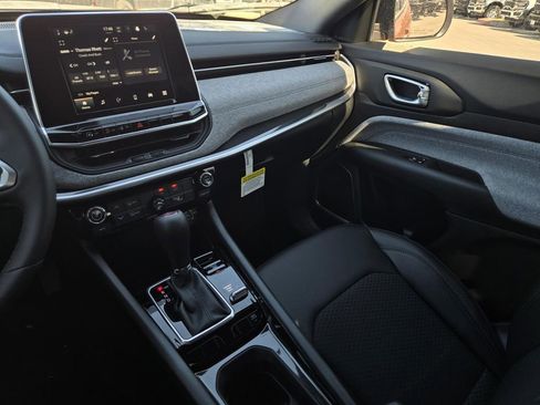 New 2026 Jeep Compass Latitude image 16
