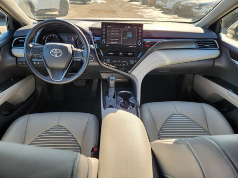 Used 2021 Toyota Camry SE w/ Cold Weather Package image 8