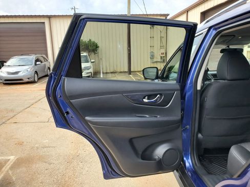 Used 2017 Nissan Rogue SV w/ SV Premium Package AWD/4WD image 23