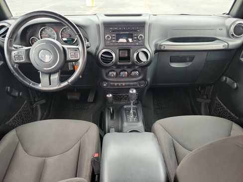 Used 2017 Jeep Wrangler Unlimited Sport w/ Connectivity Group AWD/4WD image 9