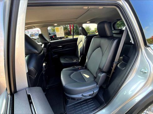 Used 2024 Toyota Grand Highlander XLE image 15