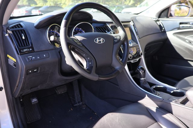 Used 2012 Hyundai Sonata Limited w/ Navigation Pkg FWD image 12